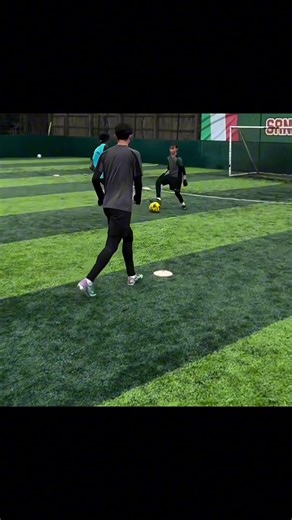 Epic Football Skills That Humiliate Defenders