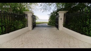 This elegant new build house reinterprets Classical Architecture through a contemporary coastal lens. This house is particularly noteworthy as the plaster detailing was expertly designed by George Nicholl @nicholl_plaster_mouldings. #nichollplastermouldings #classicalarchitecture #selfbuild #luxuryhomes #desewingresidentialarchitects | Des Ewing Residential Architects