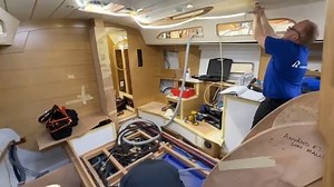 Hallberg-Rassy operate at 100 % of our capacity. When ordering a new Hallberg-Rassy, you get a fixed price and a fixed delivery date. Always delivery on time. Koncernen Hallberg-Rassy har 194 medarbetare, är familjeägt, familjedrivet och obelånat. Vi lever, verkar och betalar skatt i Sverige. Hallberg-Rassy bygger segelbåtar från 34 till 69 fot åt köpare från hela världen. Veckoarbetstiden sträcker sig till kl 13.30 på fredagar så vi har normalt långt veckoslut. Vi har friskvårdsbidrag och tillg