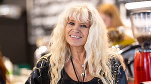 Mint hamvaiból újjáéledt főnixmadár: Bíró Ica új könyve kiadását fontolgatja