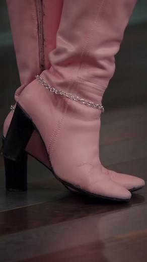 Cruisin’ for a bruisin’ 🎶 | 🎥 Teen Beach Movie #DAKids #DAKtv #disneychannel #teenbeackmovie #rosslynch #maiamitchell #graciegillam #cruisinforabruisin #dcom #musical #moviemusical #trending #childhood #throwback #fyp #foryou #foryoupage