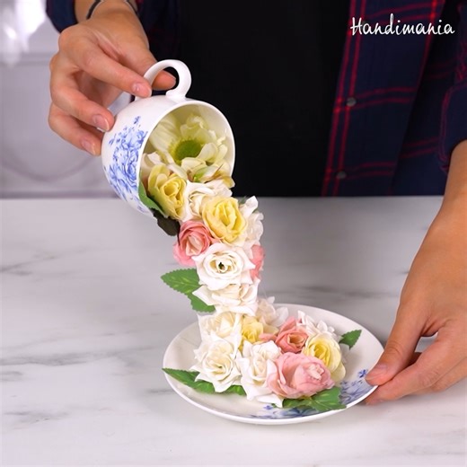 How to make a beautiful FLOATING TEACUP with flowers 🤩☕🌺🌸 | Handimania