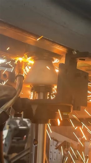 2.5K views | Our client setting up the line boring set he bought from us His channel: https://www.youtube.com/@dieseJL/ #lineboring #welding #excavator #portablelineboring #machine #heavyequipment #engineering #toolshop #machineshop #machinist #BoringBar | International Revere Machining Corporation | Facebook