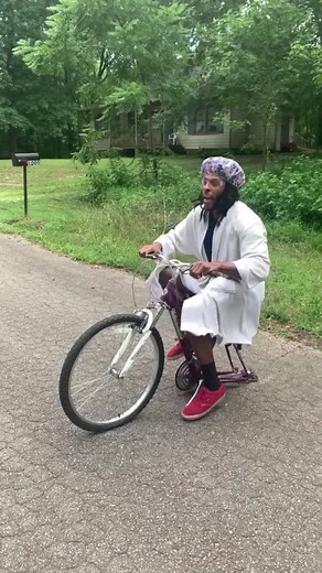 Children so ungrateful!🚲😭 w/ @cheernasics #comedy