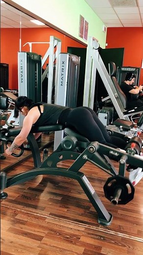 Lying leg curl #bodypartexersicegym #femalegymroutine #weightlossgym #tonicexersice #legexercise