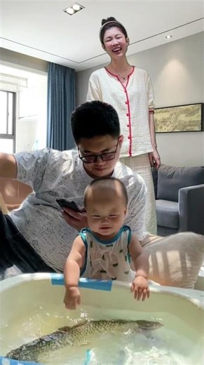 Mom Can't Stop Laughing at This 😂 #BabyLife #dadlife