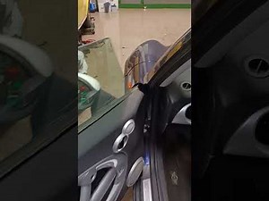 How to open the hood of the Mini One