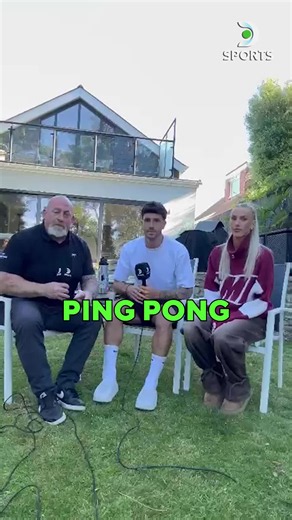 ¿LO QUE MENOS LE GUSTA A SENESI DE INGLATERRA? 🤔🏴󠁧󠁢󠁥󠁮󠁧󠁿 El defensor argentino de Bournemouth participó en el clásico ping-pong de Christian Martin junto a Kelci Bowers, su novia y también futbolista del equipo inglés.