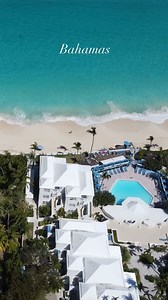 Paradise awaits at Paradise Island Beach Club 🌊 Explore this beachfront Paradise: https://bit.ly/3F0XzHn 📷: guywaytravels | Nassau & Paradise Island, The Bahamas
