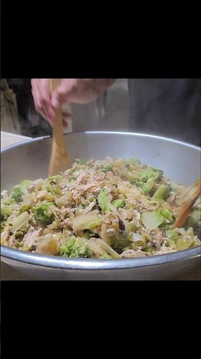 chicken lo mein and broccoli: 30-minute chicken and broccoli lo mein