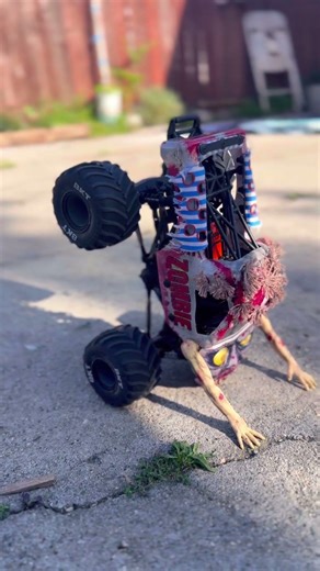 Losi Zombie Mini LMT #Losi #monsterjam #rc