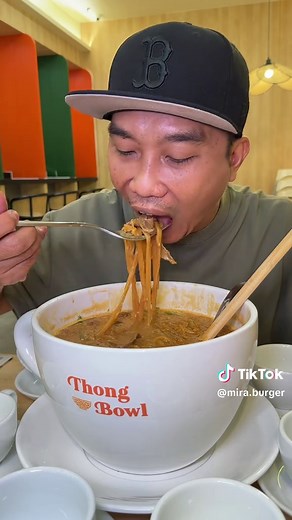 Tong Bowl: Menikmati Makanan Viral Makan Lokal