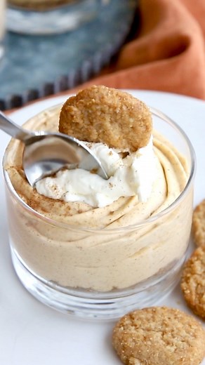 Keto pumpkin cheesecake in 20 minutes! These easy no-bake pumpkin cheesecake cups are deliciously creamy with a ginger cookie crust. 🎃❤️Recipe here: https://alldayidreamaboutfood.com/easy-keto-pumpkin-cheesecake/ | All Day I Dream About Food