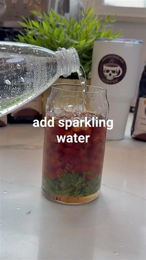 This is a Coffee Mojito. Zero alcohol. Maximum summer.#coffee #coffeelovers #mojito #coffeerecipes
