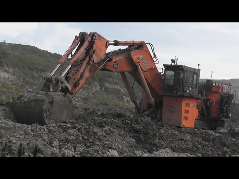 Hitachi EX2600 Excavator in Action at Coal Mining Operations