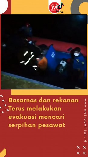 Pencarian pesawat yang hilang dilakukan oleh basarna dan rekanan dilapangan #TikTokBerita #news
