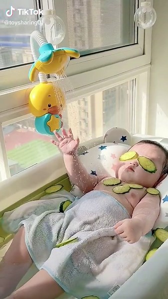 Children’s water play shower toys!#happybath #bathbaby