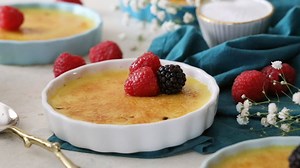 56K views · 714 reactions | How to make homemade Creme Brulee with just 5 simple ingredients! RECIPE: https://sugarspunrun.com/creme-brulee-recipe/ | Sugar Spun Run | Facebook