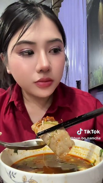 Phần 56: ngồi edit video cũng thấy thèm nữa nói thiệt cho anh cả tháng cả năm chắc cũng không thấy ngán luôn đấy 🤗😘 #bunbohue #yummy #mukbang #xuhuong