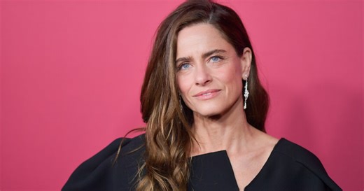 Actor Amanda Peet says she's 'cancer-free and extremely lucky'