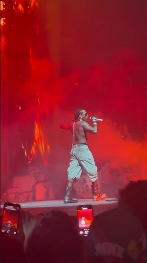 Gunna performs Young Thugs hit “Hot” at Wun World Tour #gunna #worldtour #rap #philly