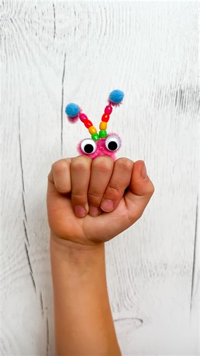 Keep the kids entertained with these cute pipe cleaner puppets. Just add some embellishments for an endless amount of variations! | PNA - Colour your World