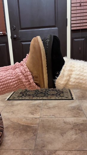 I can never make one of anything 😔 there’s a tutorial for these leg warmers on my youtube channel (crochetwithavani) if anyone’s interested! #crochet #crochettutorial #crochetersoftiktok #fypシ