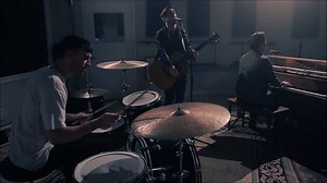 Hallelujah, praise the One who set me free Hallelujah, death has lost its grip on me You have broken every chain There's salvation in Your name Jesus Christ, my living hope Living Hope // Phil Wickham | Phil Wickham