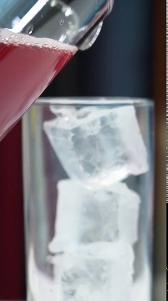 How to Make Raspberry Iced Tea