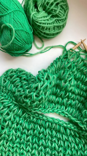 easy as knit | Knitwear design & how to knit | 🇬🇧Find the crazy discount below The Easy Breezy Sweater was an idea me and Christine got while we were traveling earlier this year (it´s... | Instagram