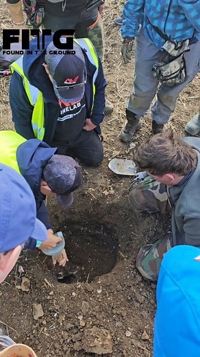 Could it be a hoard? #minelabdetecting #metaldetecting #FoundInTheGround #history | Found In The Ground