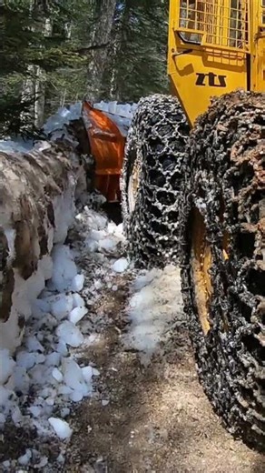Skidder LKT with snowplow #snowplowing #skidder #forestercroatia