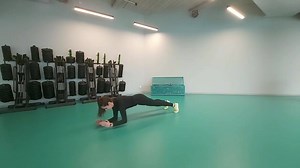 34 reactions · 3 comments | No i obiecany #brzuch :-) trzecia część całego trenignu łączącego #cardio #nogi i brzuch:) 3 #ćwiczenia 3 rundy Proponuję po 1 min lub 45 sekund  #plaskibrzuch #szesciopak #treningbrzucha #workout #abs #abdominals #taliaosy #smuklasylwetka #insta #instamovies #workoutmovie #homeexercises #treningwdomu #treningdlakobiet | Trenuj_funkcjonalnie | Facebook