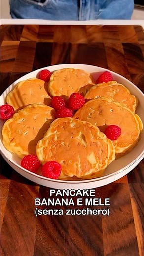 PANCAKE BANANA E MELE (senza zucchero) 🍌🍎 ricetta ↓ qui sotto