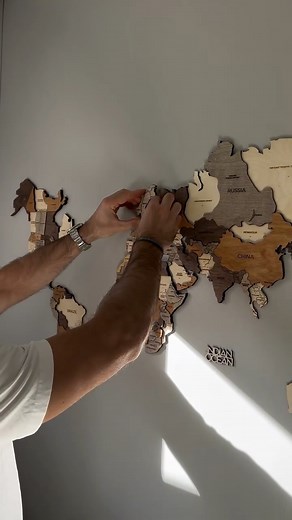 Charlotte et Alex | Australie, roadtrip and 4x4 life | Bénéficiez de -15% avec le code CHARLOTTE 懶 On a trouvé la déco parfaite pour les amoureux de voyage, une carte du monde en bois par... | Instagram