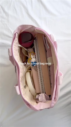 pack my 2026 back to school bag with me!! I’m going to be using a tote bag with pockets this year 🎀 #backtoschool #schoolbag #collegebag #unibag #whatsinmybag