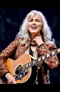 Emmylou Harris - Pancho & Lefty 🎶𝐄𝐧𝐣𝐨𝐲 𝐒𝐨𝐧𝐠 https://ilovecountrymusic.net/emmylou-harris-pancho-lefty | Country Music & Me