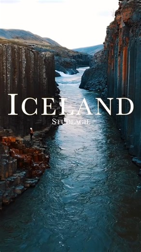 Stuðlagil has one of the largest collections of basalt columns in Iceland! 🪨✨ With towering hexagonal columns and vibrant turquoise water, it’s one of Iceland’s most jaw-dropping natural wonders. The best views are from the east side of the canyon, perfect for photos! 🌊 Video by Felix Schreiner | @felixschreiner_ | Guide to Iceland