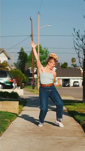 Hip to be square! DC: @sophiemroth #dance #dancing #groovy #grooves #retro