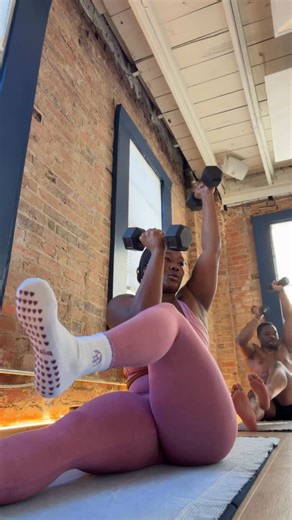 Keia Moss on Instagram: "Playlist 1000/10🙂‍↕️ socks @pila.barre code: KEIA15 & Set: @buffbunny_collection code: KEIA✨ - #dallasinfluencer #dallastx #keiaamoss #sculpt #buffbunnycollection @cambwoods @alignstudiodallas"