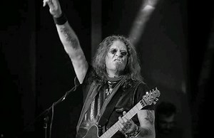 Statuia lui Adi Bărar, fondatorul trupei Cargo, a fost finalizată. Când va fi amplasată în Timișoara