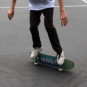John Sawyer has the HAPPY FEET... How does he pull off these reverts so smooth?? IG: @_johnsawyer | Skatebored