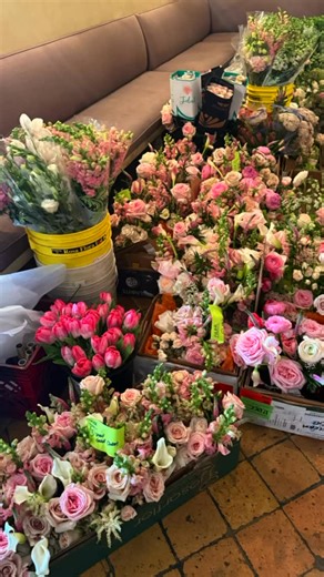 Debbie's Designs on Instagram: "Florals, NYC magic, and all custom, personalized details 🌸🗽💖 💌 Ready to create your iconic celebration? info@debbies-designs.com 📸: @whitelightevent 🎉: @lisaivlerevents Venue: @delamargreenwichharbor"