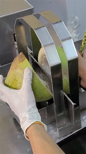 foodielab 정지형 | The coolest way to cut coconut fruit in half! maps.app.goo.gl/FURe9xxEmzEBPUj6A #fruit #coconut #fyp | Instagram