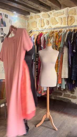 #fifties #fiftiesdress #fiftiesfashion #annees50 #1950s #1950sfashion #1950sdress #50s #50sfashion #50svintage #50sdress #cocktaildress #vintage #vintagedress #robevintage #paris #retrovintage #vintageparis #retro | Mamz'Elle Swing