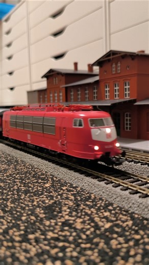 Piko BR 103 mit Rheingold und IC wagen #modeltrains #deutschebahn #zug #train #trein #modelrailroad