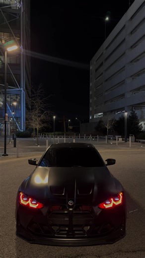 Explore the 2023 BMW M4 Competition Features