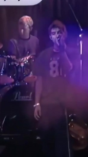 Blur's Live Performance of 'On Your Own' in 1997