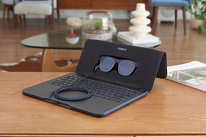 Would you use a laptop without a screen? #TechInnovation #AugmentedReality #TechForTravel #laptoplifestyle | Thesuperboo