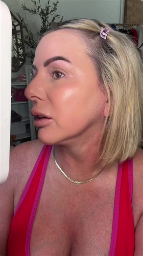 Testing out the Estée Lauder Diuble Wear on my 45 year old skin. #esteelauder #esteelauderdoublewear #makeupforagingskin #dealsforyoudays @Estée Lauder
